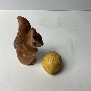 Vintage Squirrel And Nut Ceramic Salt And Pepper Shakers Japan